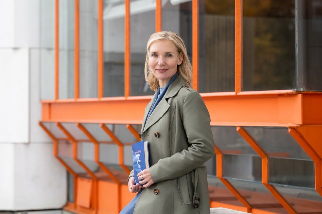 Naslovnica: Pomladne predstavitve Helene Šuklje: Bližina na recept